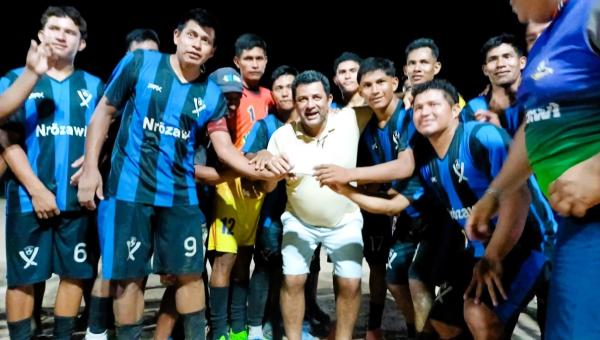 Tocantínia: Prefeito João Alberto prestigia final do Campeonato de Futebol Society na Aldeia Porteira