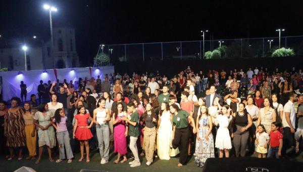 Em Tocantínia, Dia do Evangélico é celebrado com muito louvor e show da Banda Trazendo a Arca