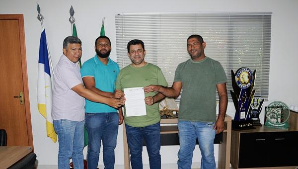 Tocantínia: Prefeito João Alberto recebe vereadores para tratar de demandas dos moradores