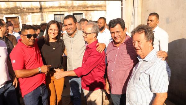 Prefeito João Alberto participa da solenidade de assinatura da Ordem de Serviço  para reforma e ampliação do Cemix em Tocantínia