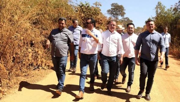 Prefeito João Alberto acompanha Governador Wanderlei Barbosa na vistoria do trecho da TO-010 na Terra Indígena Xerente