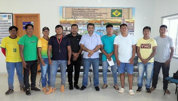 Prefeito de Tocantínia recebe lideranças indígenas para tratar de demandas das comunidades