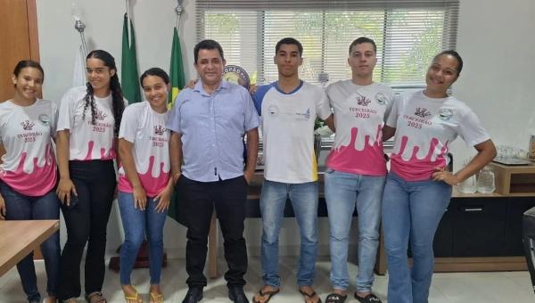 Comissão dos formandos de ensino médio do Colégio Batista faz visita ao Prefeito de Tocantínia
