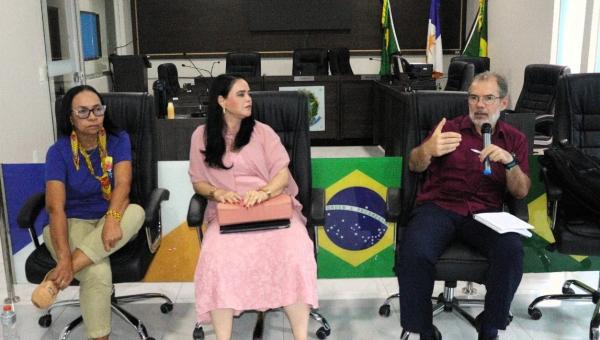 MPF e MPE reúnem-se com representantes de órgãos indigenistas e prefeitura para discutir estratégias de enfrentamento do problema com as famílias indígenas Xerente