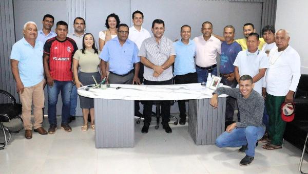 Prefeito João Alberto recebe Deputado Federal Felipe Martins e líderes para alinhar os preparativos do Dia do Evangélico