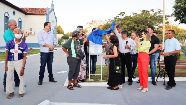 Prefeito Manoel Silvino inaugura a obra de reforma e revitalização da Praça Frei Antônio de Ganges em Tocantínia