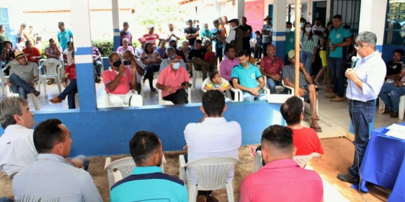 Prefeito Manoel Silvino recebe o deputado Célio Moura para inspeção de obras na zona rural e na cidade de Tocantínia