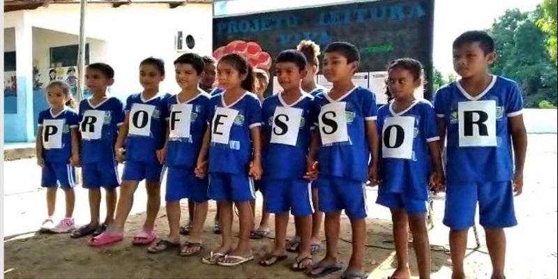 Professores são homenageados pelos alunos em Tocantínia no Projeto Leitura Viva
