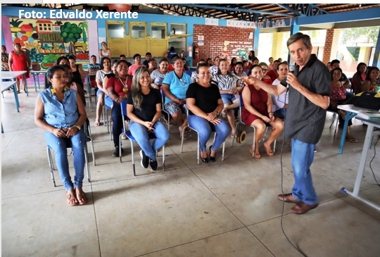 Jornalista Zacarias Martins ministra palestra sobre marketing digital para professores de escolas municipais de Tocantínia
