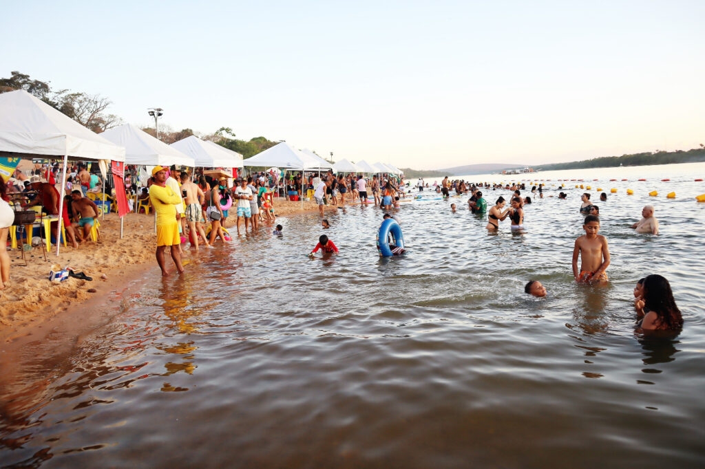 Banda Sky Love do Forró fecha temporada na praia Pôr do Sol em Tocantínia, neste domingo, 30