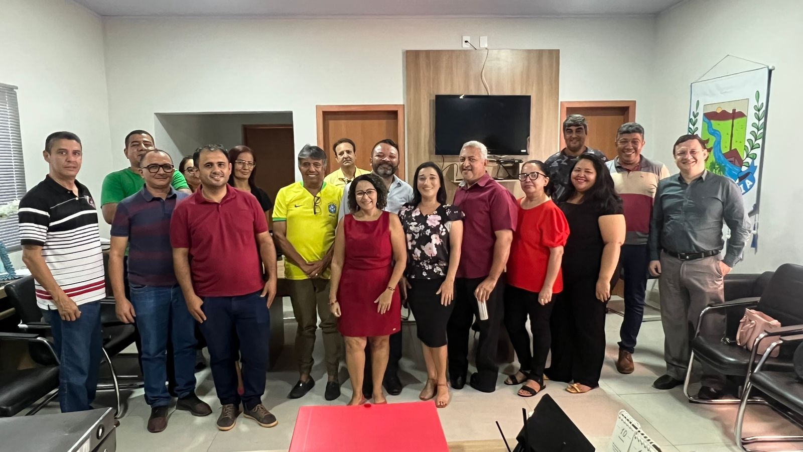 Prefeito e Secretário de Educação anunciam reajustes e melhorias na carreira dos professores municipais