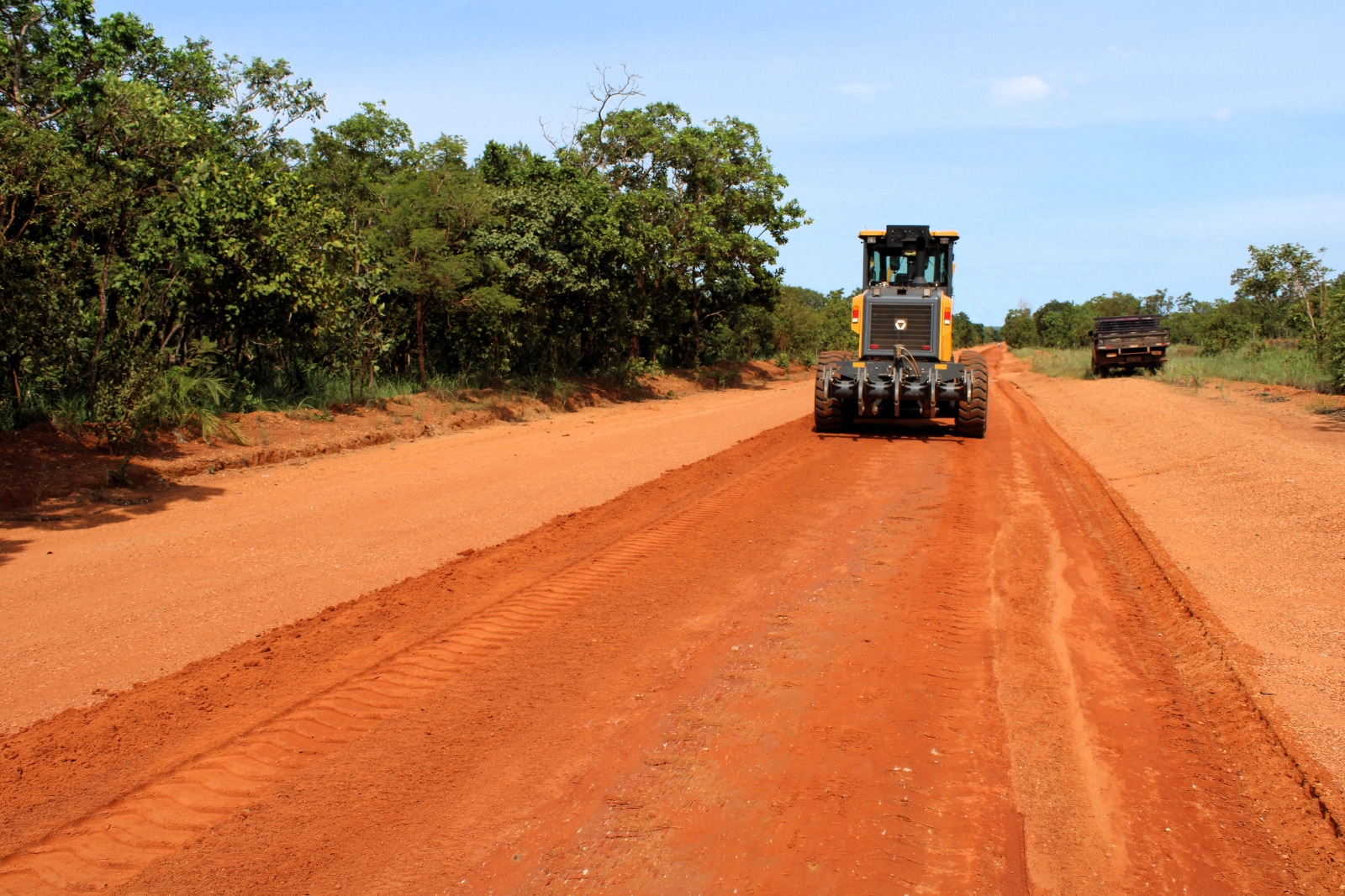 Prefeitura de Tocantinia realiza manutenção em estrada