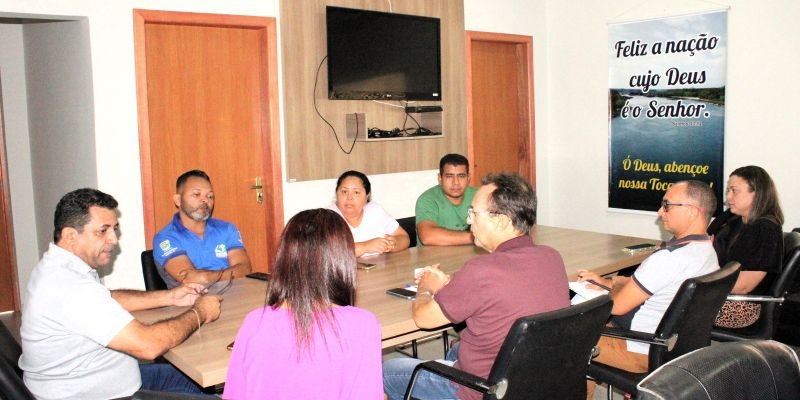 Prefeito João Alberto anuncia novo reajuste nos salários dos professores de Tocantínia