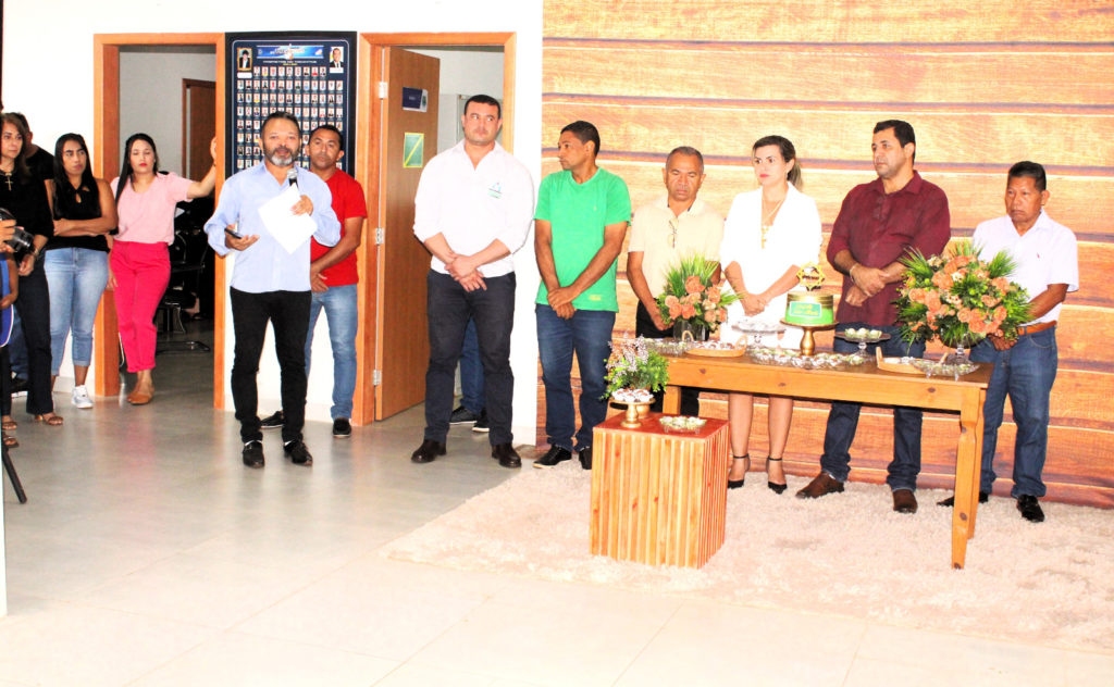 Prefeito João Alberto é surpreendido com festa de aniversário promovida pelos servidores municipais e comunidades de Tocantínia
