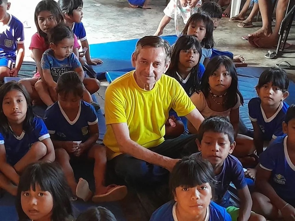 Escola Municipal de Educação Infantil Indígena Simsari, em Tocantínia, recebe a visita do poeta Zacarias Martins