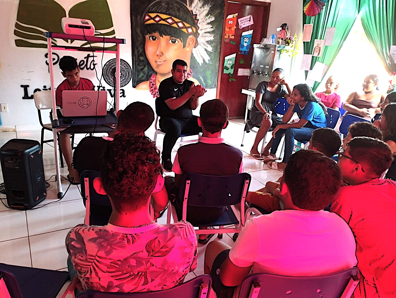 Alunos de escola municipal de Tocantínia fazem intercâmbio com estudantes da África na Semana da Consciência Negra 