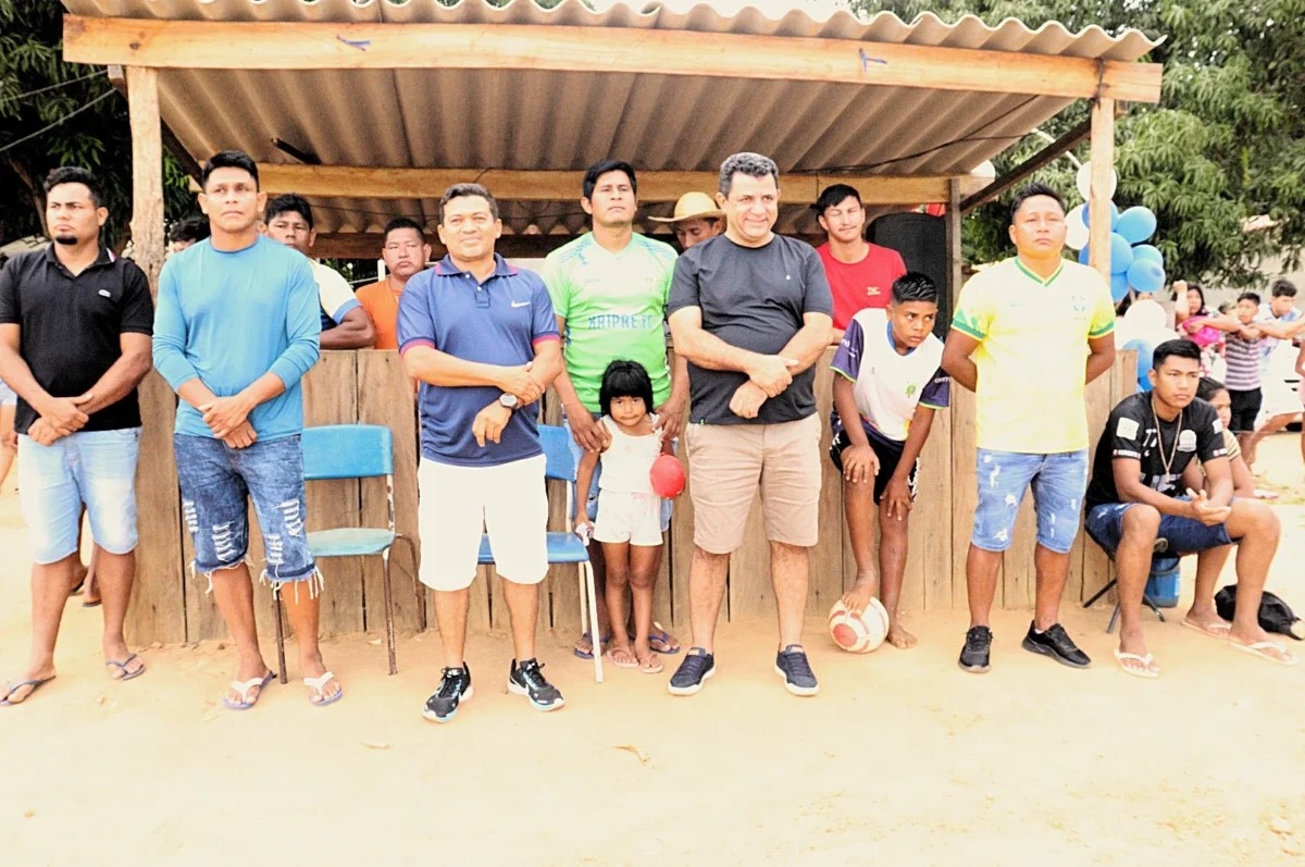 Prefeito João Alberto prestigia final do Campeonato de Futebol Taça Kripre e se confraterniza com a comunidade