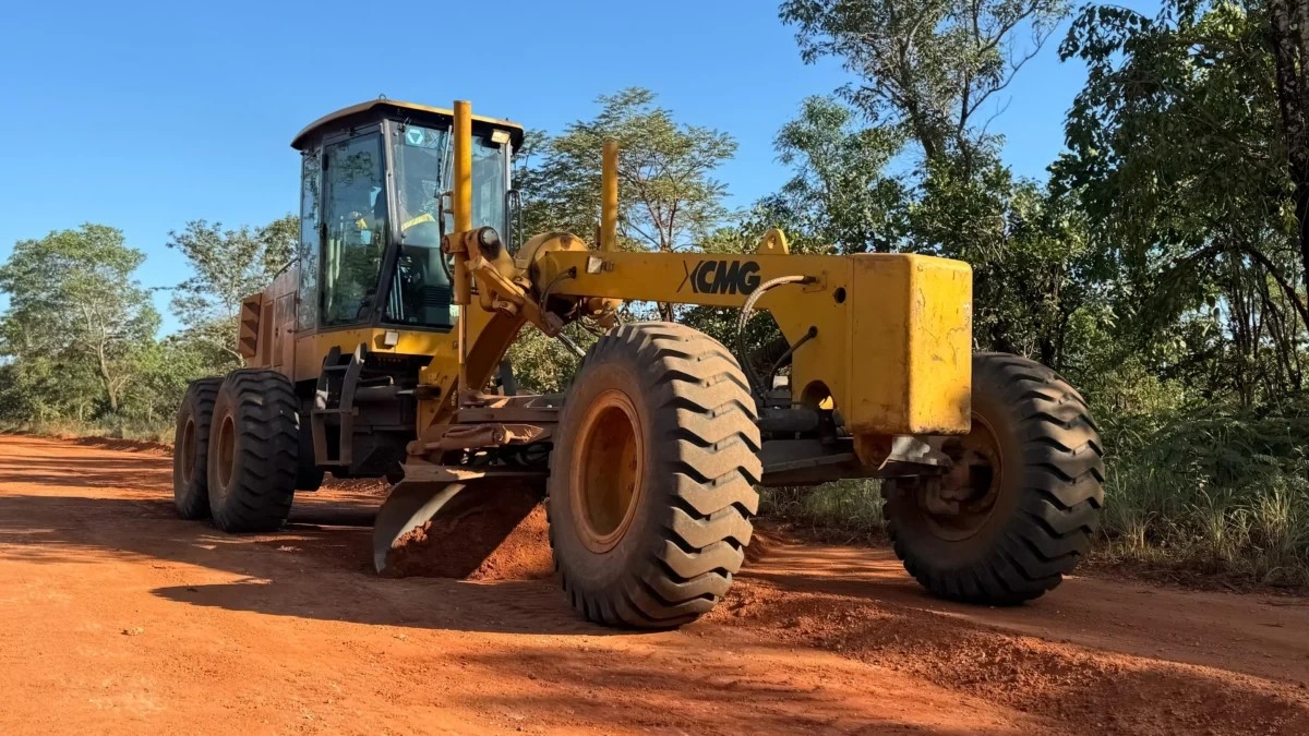 Prefeitura de Tocantínia realiza manutenção em estrada