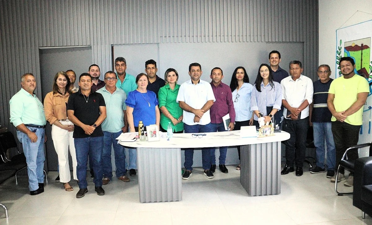 Prefeito de Tocantínia reúne secretariado para tratar do planejamento da gestão municipal
