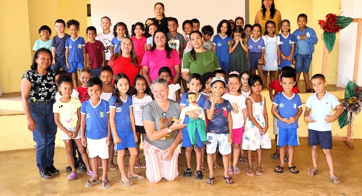 Alunos da EMEI Tereza Ribeiro fazem uma viagem fantástica ao passado com a história mágica do personagem boneco Daniel do Colégio Batista de Tocantínia