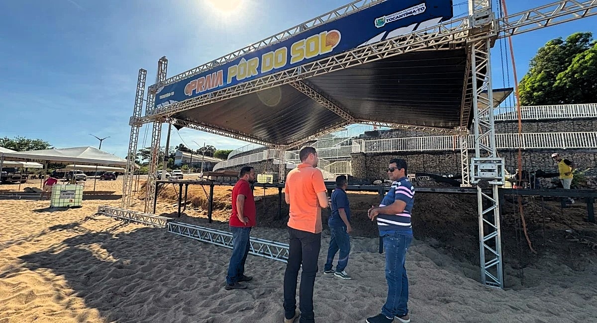 Prefeito João Alberto acompanha montagem da estrutura da Praia Pôr do Sol 2025