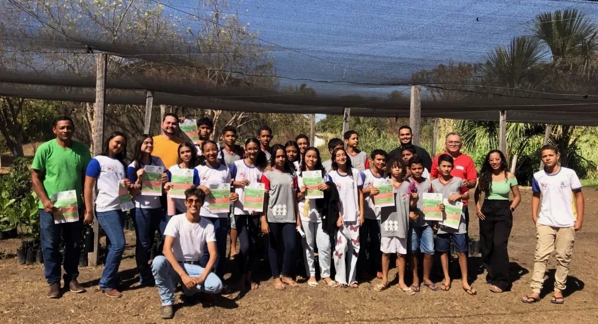 Educação Ambiental: Alunos do Colégio Frei Antônio participam de palestras sobre reciclagem durante visita ao viveiro municipal em Tocantínia