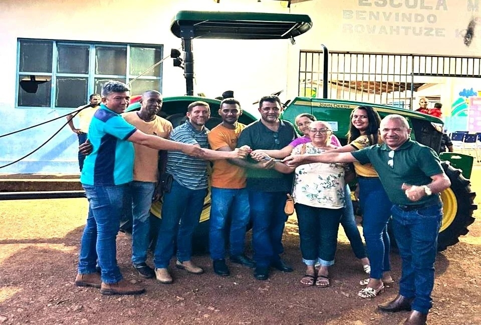 Tocantínia: Prefeito João Alberto entrega novo trator para fortalecer Agricultura Familiar no município Tocantínia: Prefeito João Alberto entrega novo trator para fortalecer Agricultura Familiar no município