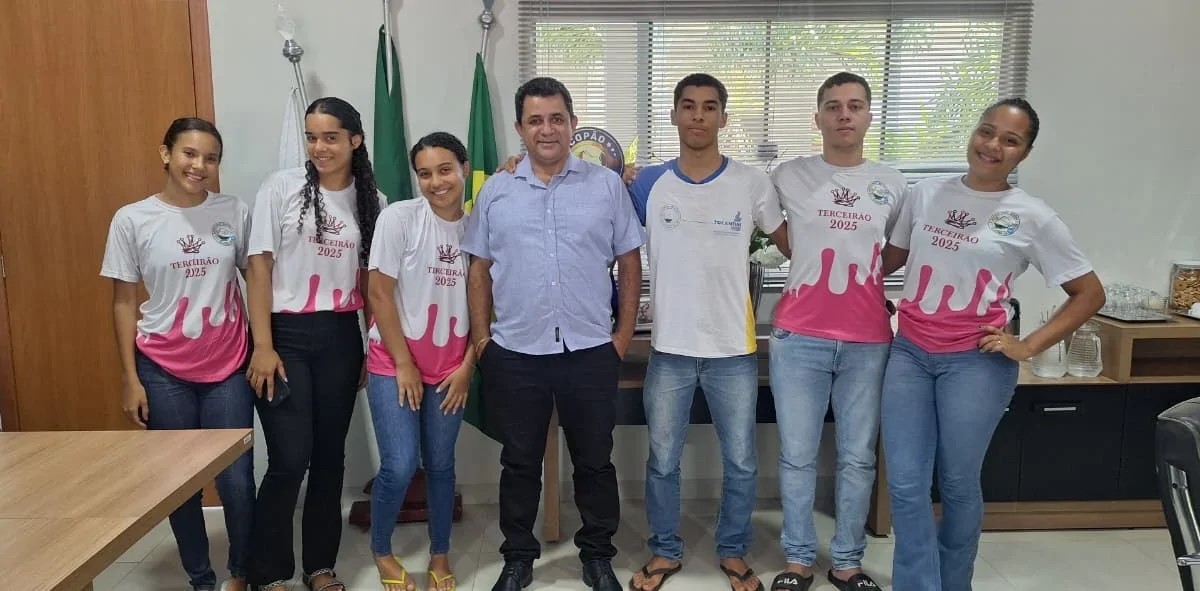 Comissão dos formandos de ensino médio do Colégio Batista faz visita ao Prefeito de Tocantínia