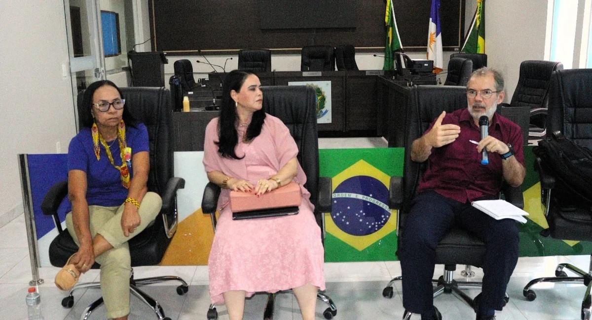 MPF e MPE reúnem-se com representantes de órgãos indigenistas e prefeitura para discutir estratégias de enfrentamento do problema com as famílias indígenas Xerente