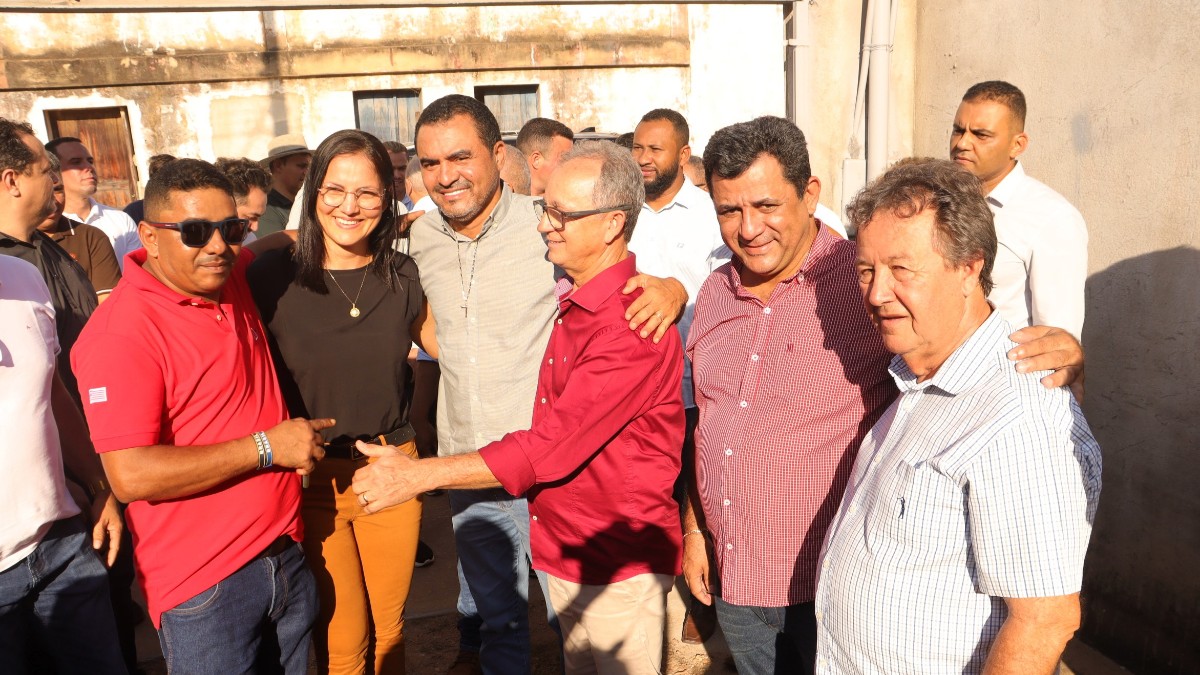 Prefeito João Alberto participa da solenidade de assinatura da Ordem de Serviço  para reforma e ampliação do Cemix em Tocantínia