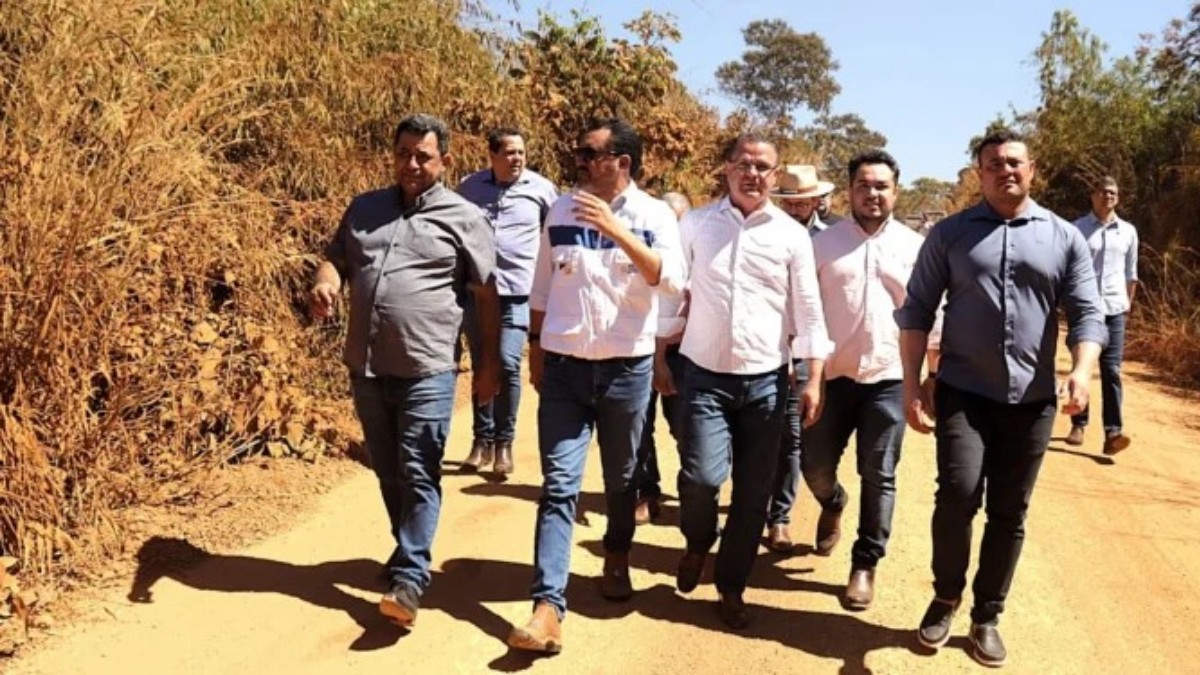 Prefeito João Alberto acompanha Governador Wanderlei Barbosa na vistoria do trecho da TO-010 na Terra Indígena Xerente