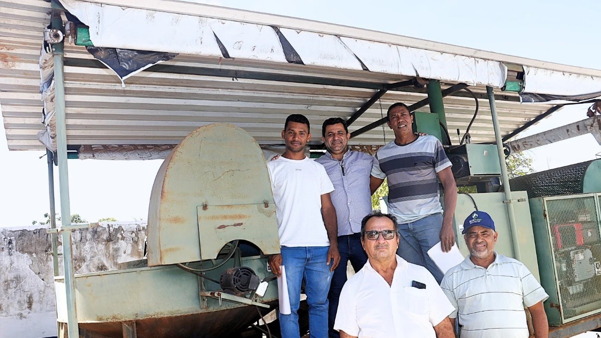 Prefeito João Alberto entrega “Casa de Farinha móvel” para pequenos produtores dos assentamentos e povoado Palminha em Tocantínia