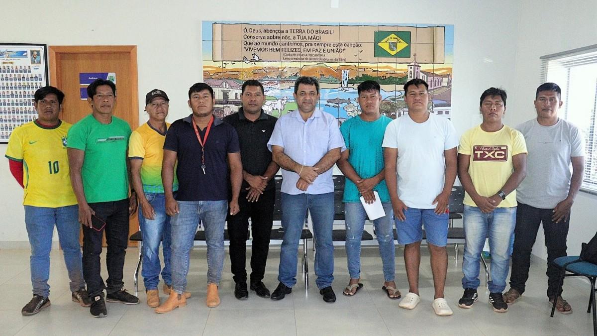 Prefeito de Tocantínia recebe lideranças indígenas para tratar de demandas das comunidades